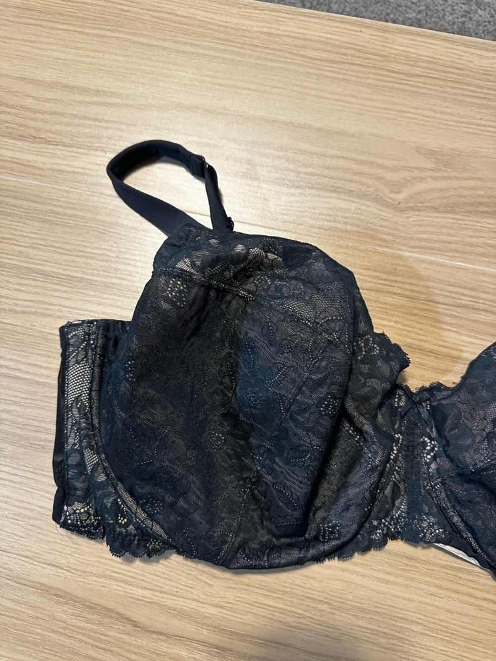 Black Lace Underwire Bra - Picture 2 of 5